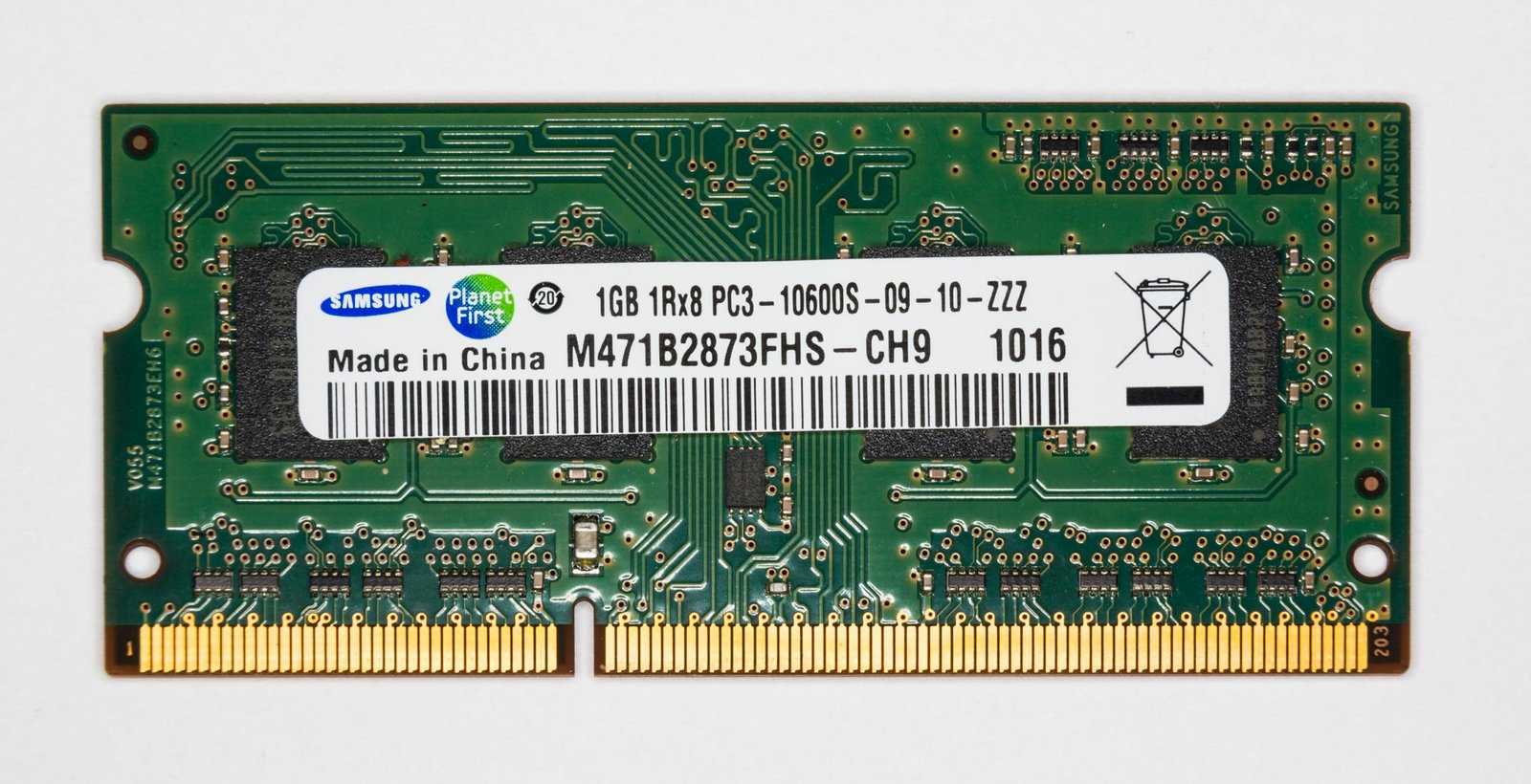 Módulo de memoria RAM DDR3 utilizado en computadoras de escritorio y equipos antiguos